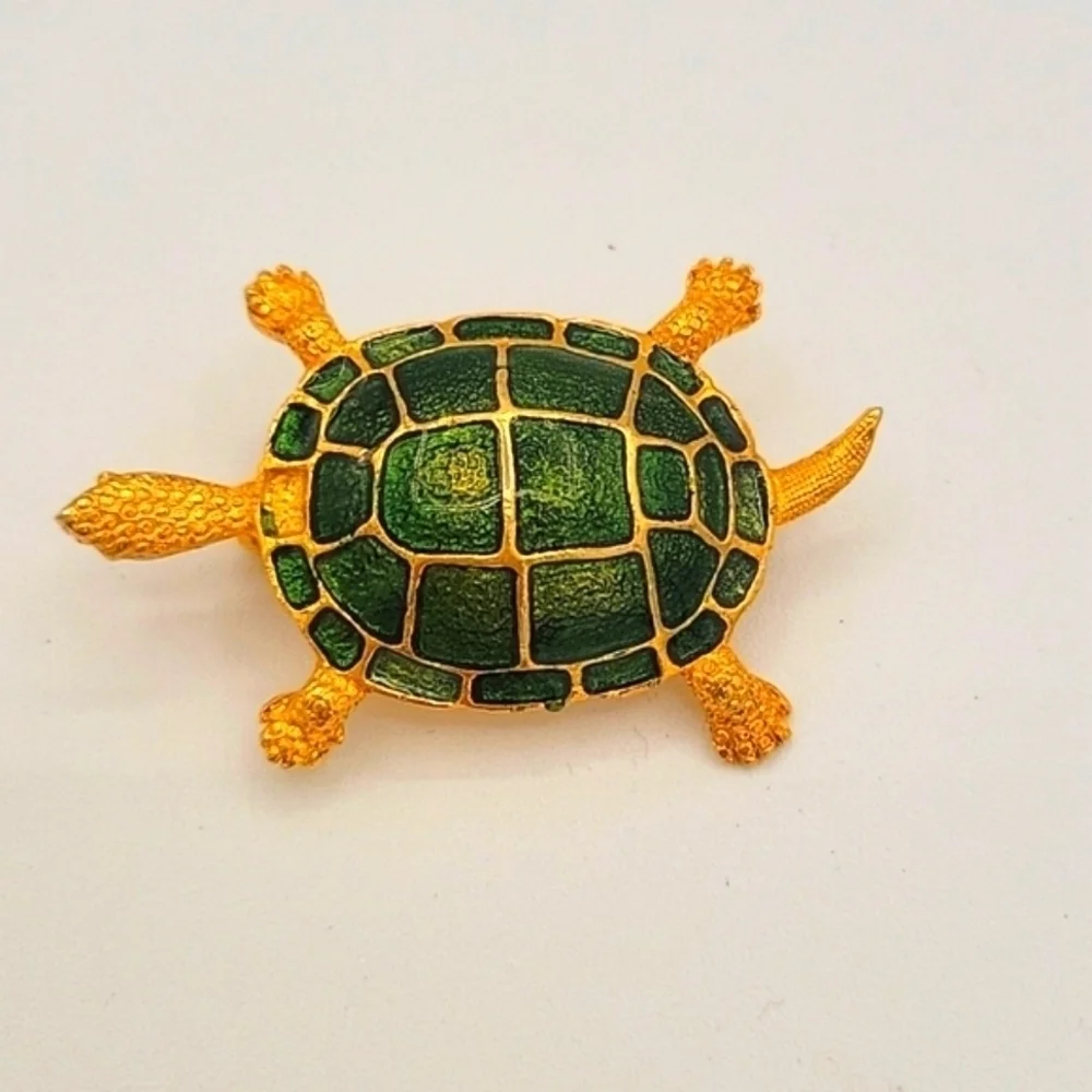 Vintage Turtle Enamel Gold Tone Brooch 🐢